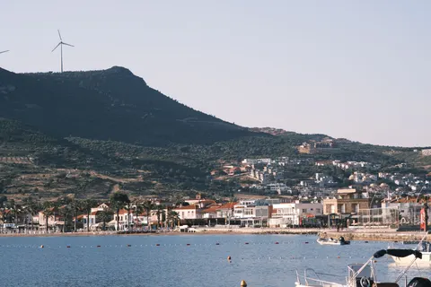 Coastal Harbor 4K Wallpaper · ocean · 3840×2560