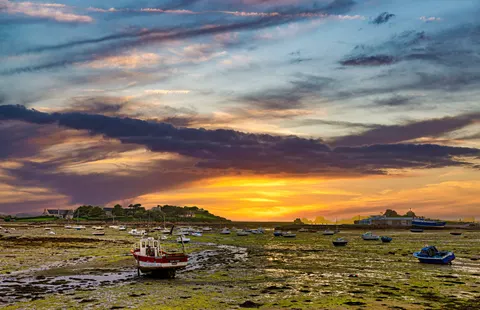 Coastal Harbor 4K Wallpaper · ocean · 3840×2481