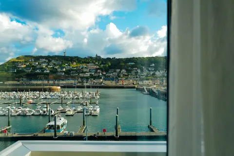 Coastal Harbor 4K Wallpaper · ocean · 3840×2556