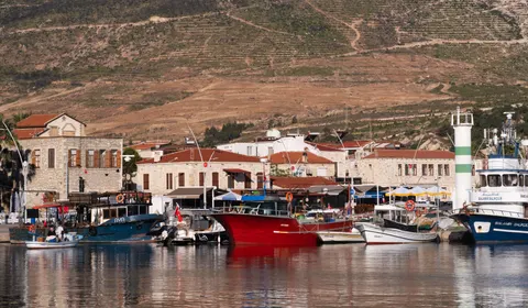 Coastal Harbor 4K Wallpaper · ocean · 3840×2240