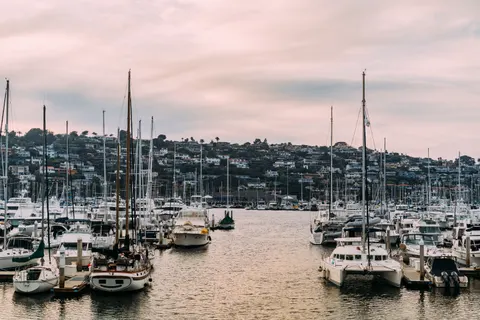 Coastal Harbor 4K Wallpaper · ocean · 3840×2560