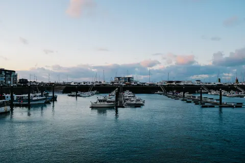 Coastal Harbor 4K Wallpaper · ocean · 3840×2560