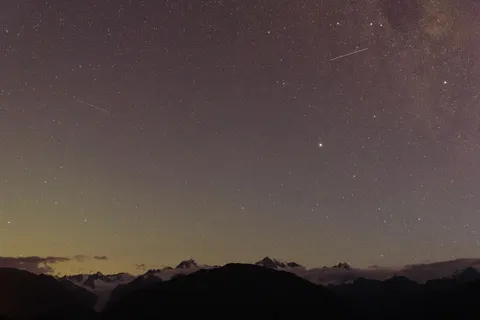 Star Trails 4K Wallpaper · space · 3840×2560
