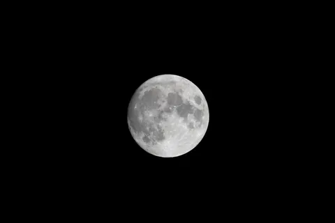 Fondo de pantalla Luna llena 4K · space · 3840×2560