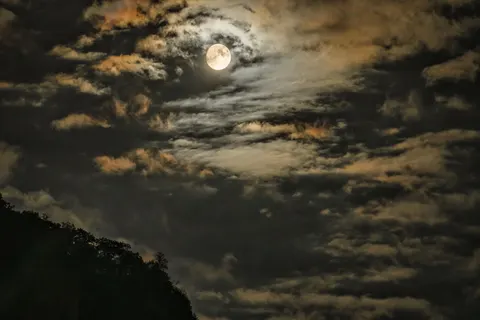 Full Moon 4K Wallpaper · space · 3840×2560