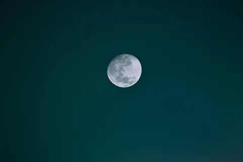 Full Moon 4K Wallpaper · space · 3840×2560