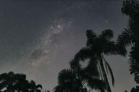 Meteor Shower 4K Wallpaper · space · 3840×2560
