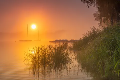 Hình nền Hồ Núi Sương Mù 4K · nature · 3840×2560