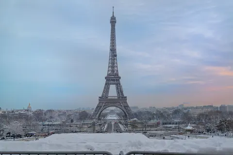 Paris bei Nacht 4K Hintergrundbild · city · 3840×2563
