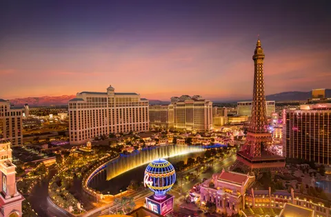 خلفية باريس ليلاً بدقة 4K · city · 3840×2520