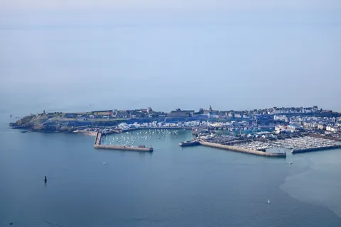 섬 항공뷰 4K 배경화면 · ocean · 3840×2560