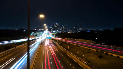 Lichtspuren 4K Hintergrundbild · city · 3840×2160