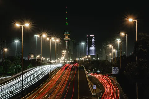 Light Trails 4K Wallpaper · city · 3840×2560