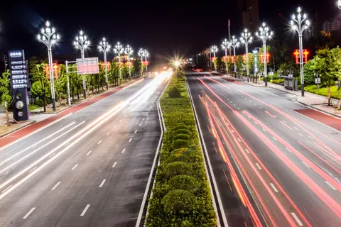 Light Trails 4K Wallpaper · city · 3840×2560