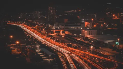 Lichtspuren 4K Hintergrundbild · city · 3840×2160