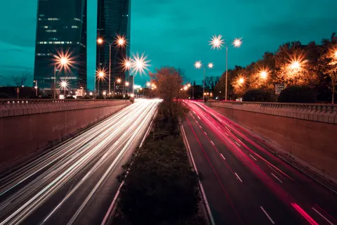 Lichtspuren 4K Hintergrundbild · city · 3840×2560