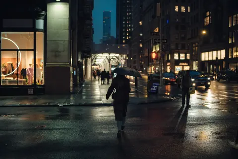 Fond d'écran Rue sous la pluie 4K · city · 3840×2560