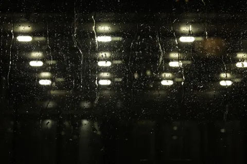 Regnerische Straße 4K Hintergrundbild · city · 3840×2560