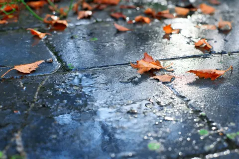 雨の街 4K壁紙 · city · 3840×2560