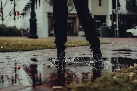雨中街道 4K桌布 · city · 3840×2560