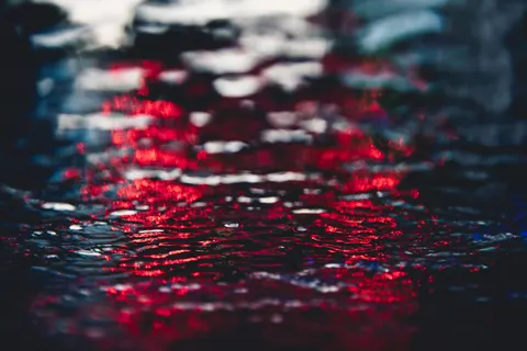 雨中街道 4K壁纸 · city · 3840×2560