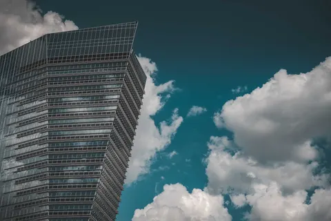 Papel de parede Torre de vidro 4K · architecture · 3840×2560
