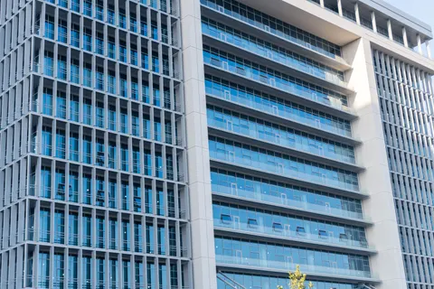 خلفية برج زجاجي بدقة 4K · architecture · 3840×2560