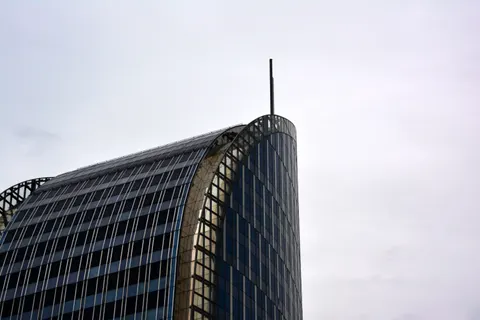 Glass Tower 4K Wallpaper · architecture · 3840×2560