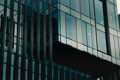 خلفية برج زجاجي بدقة 4K · architecture · 3840×2560