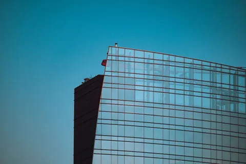유리 타워 4K 배경화면 · architecture · 3840×2560
