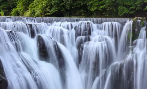 Wasserfall 4K Hintergrundbild · nature · 3840×2319