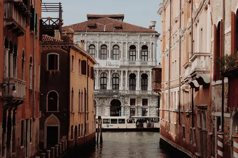 Venice Canal 4K Wallpaper · architecture · 3840×2560