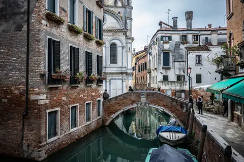 Venice Canal 4K Wallpaper · architecture · 3840×2560