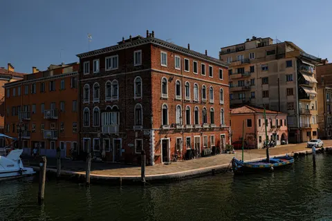 Venice Canal 4K Wallpaper · architecture · 3840×2560