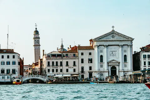 Venice Canal 4K Wallpaper · architecture · 3840×2560