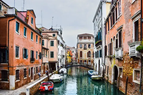 Venice Canal 4K Wallpaper · architecture · 3840×2560