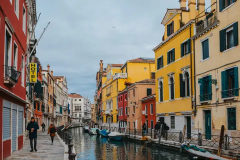Venice Canal 4K Wallpaper · architecture · 3840×2560