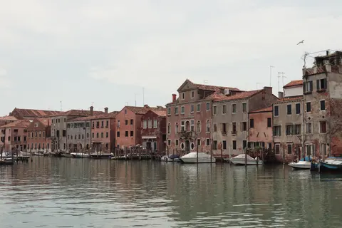 Venice Canal 4K Wallpaper · architecture · 3840×2560