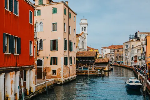 Venice Canal 4K Wallpaper · architecture · 3840×2560