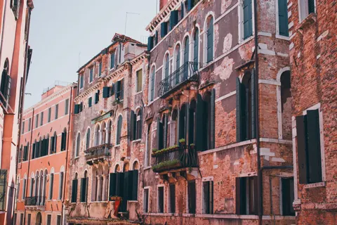 Venice Canal 4K Wallpaper · architecture · 3840×2560