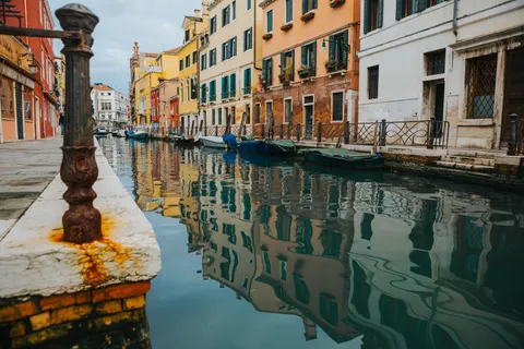 Venice Canal 4K Wallpaper · architecture · 3840×2560