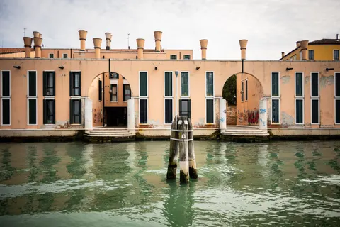 Venice Canal 4K Wallpaper · architecture · 3840×2560