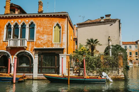 Venice Canal 4K Wallpaper · architecture · 3840×2560