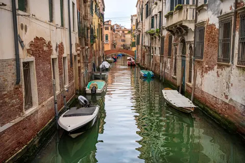 Venice Canal 4K Wallpaper · architecture · 3840×2560