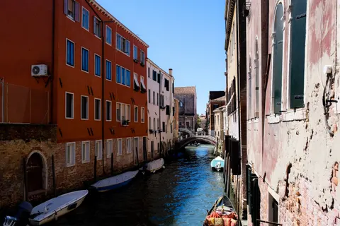 Venice Canal 4K Wallpaper · architecture · 3840×2560