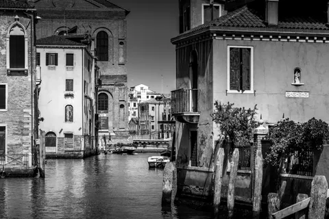 Venice Canal 4K Wallpaper · architecture · 3840×2560
