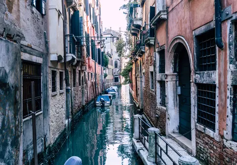 Venice Canal 4K Wallpaper · architecture · 3840×2668