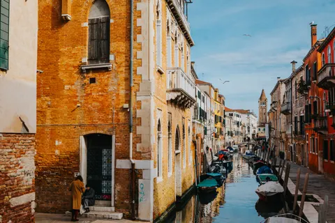 Venice Canal 4K Wallpaper · architecture · 3840×2560