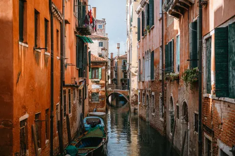 Venice Canal 4K Wallpaper · architecture · 3840×2560