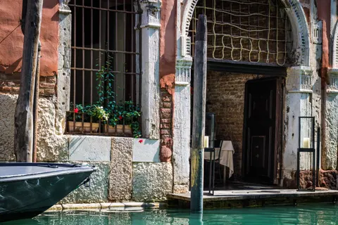 Venice Canal 4K Wallpaper · architecture · 3840×2560